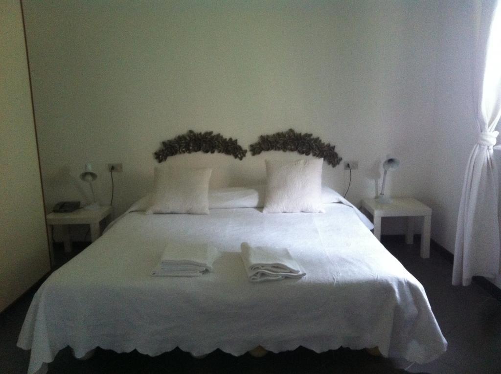 Hotel Pensione Moderna Bonassola Oda fotoğraf